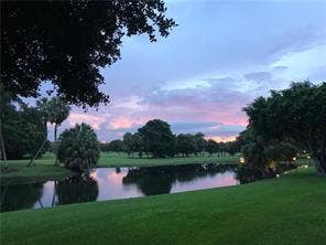 565 OAKS Lane, #305, Pompano Beach, FL 33069 PA SUNSET