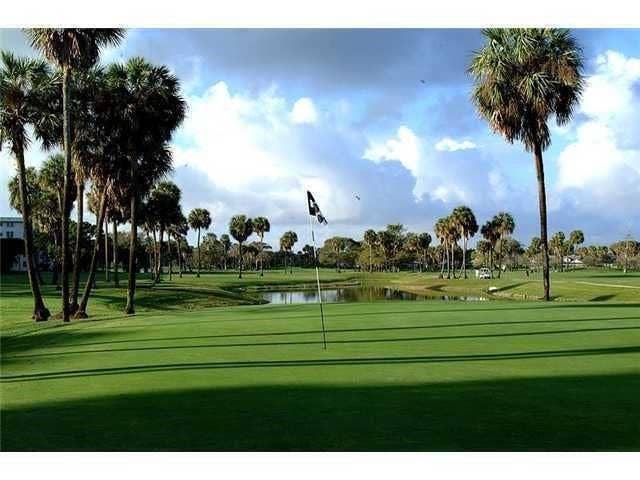565 OAKS Lane, #305, Pompano Beach, FL 33069 PA GOLF 1