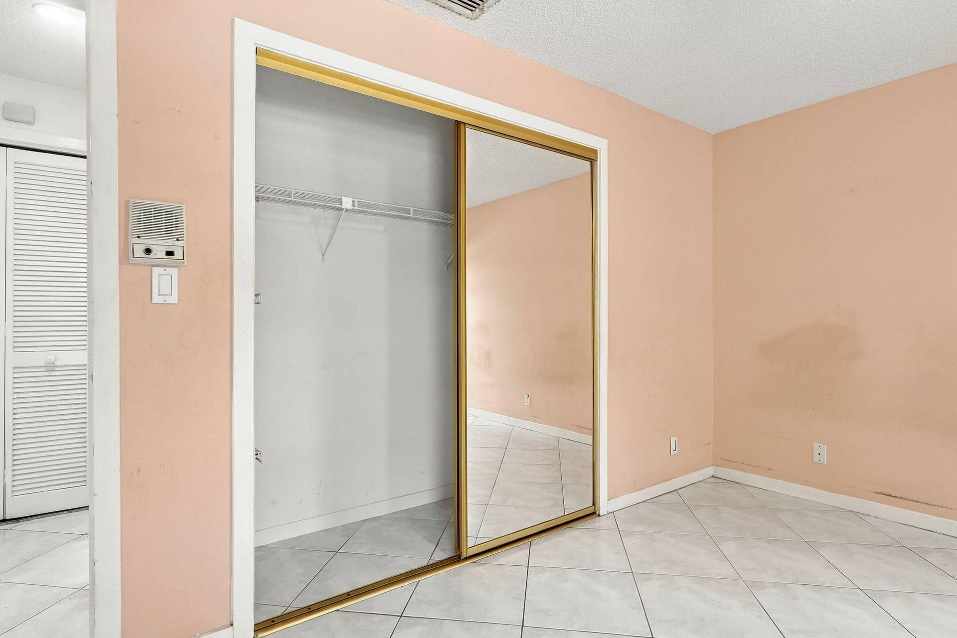 18 Bedroom 2 Closet c