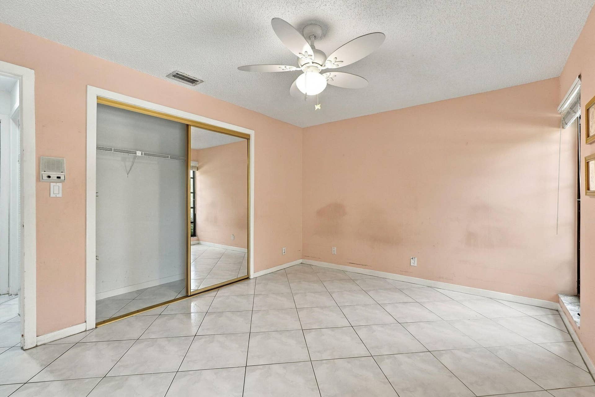 18 Bedroom 2 Closet d