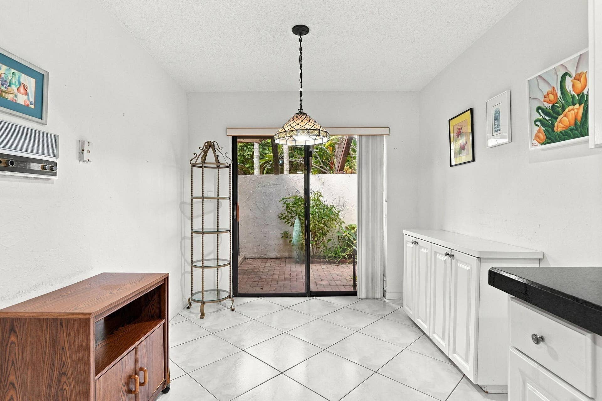6a Kitchen Table Area
