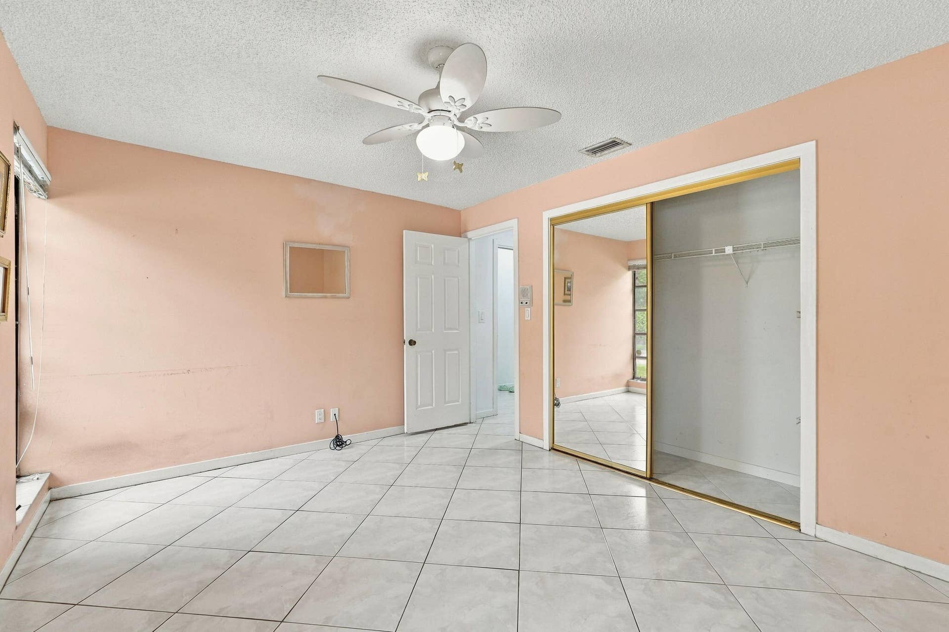 18 Bedroom 2 Closet a