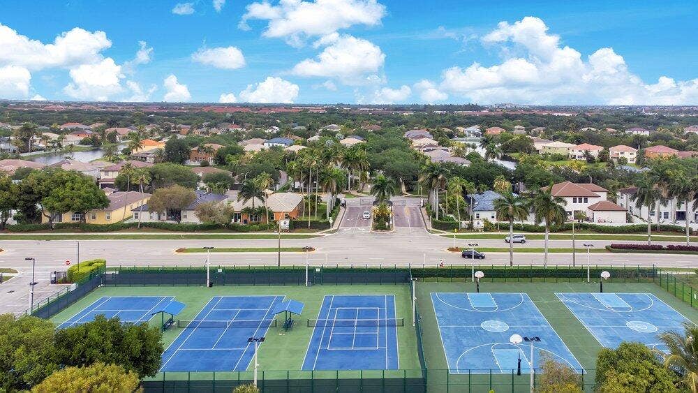2242 SW 130TH Terrace, Miramar, FL 33027 045_trevisuality_2242_sw_130th_ter-45_14