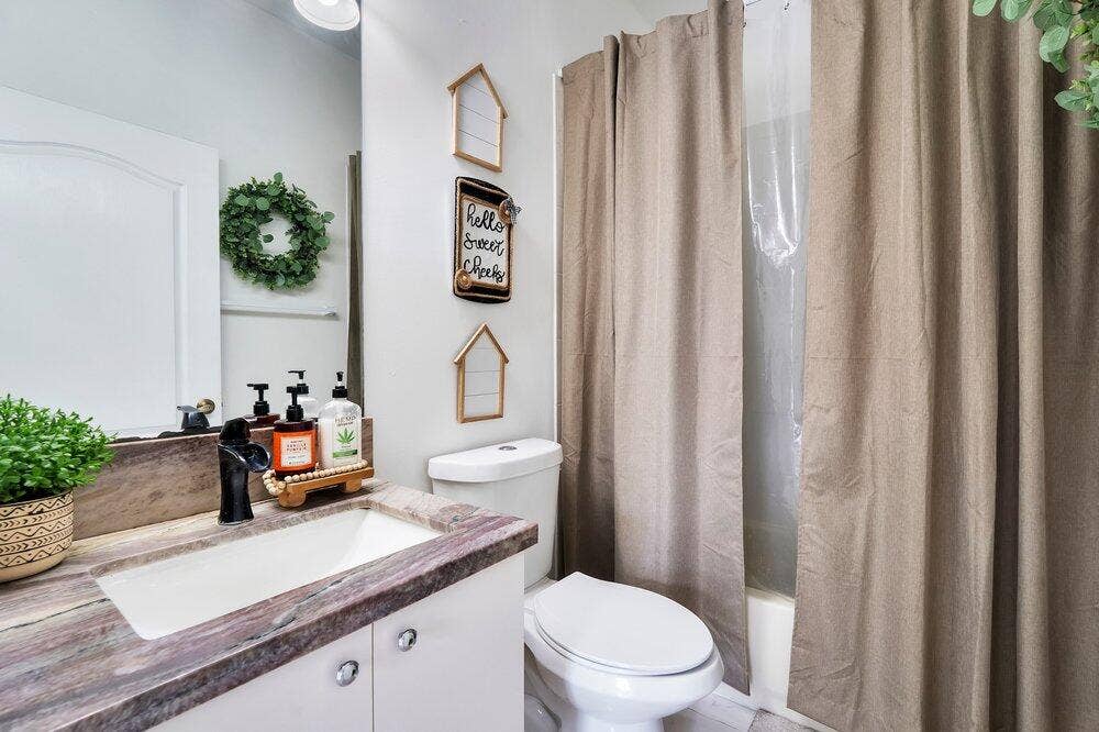 2242 SW 130TH Terrace, Miramar, FL 33027 Bathroom