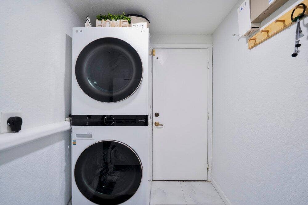 2242 SW 130TH Terrace, Miramar, FL 33027 Washer/Dryer