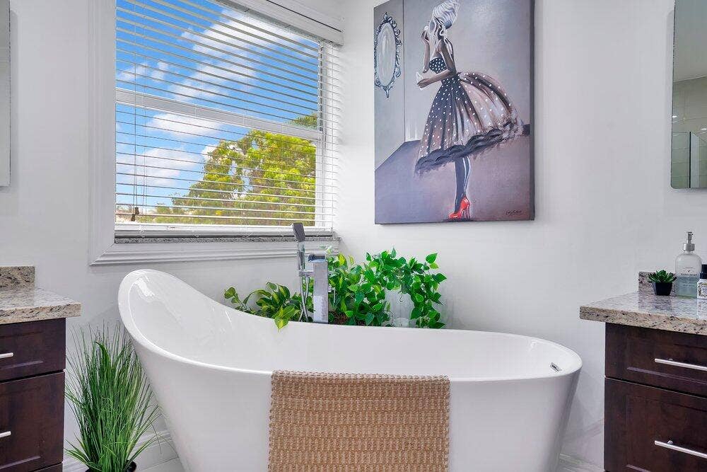 2242 SW 130TH Terrace, Miramar, FL 33027 Bathtub