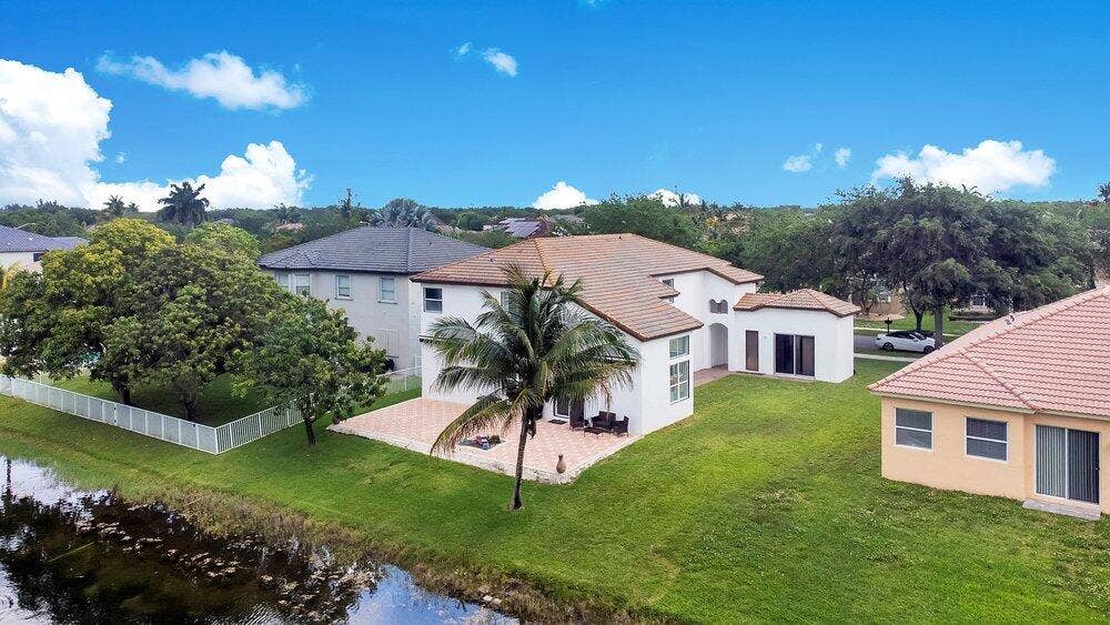 2242 SW 130TH Terrace, Miramar, FL 33027 Back Yard/Mango Tree