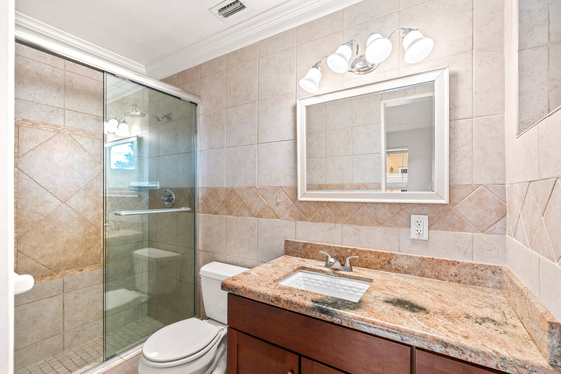 690 SE 5th Court, Pompano Beach, FL 33060 DSC03394