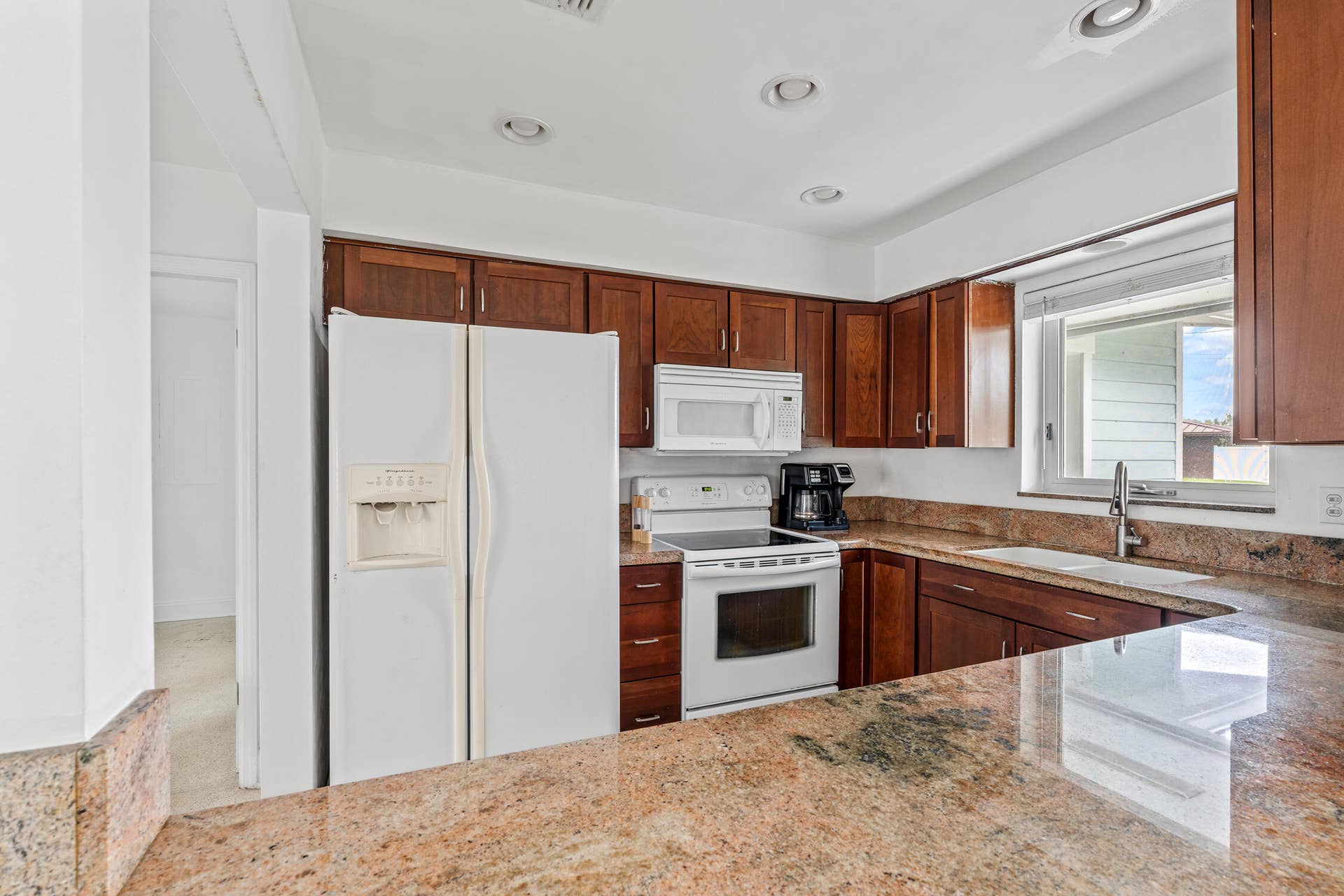 690 SE 5th Court, Pompano Beach, FL 33060 DSC03460