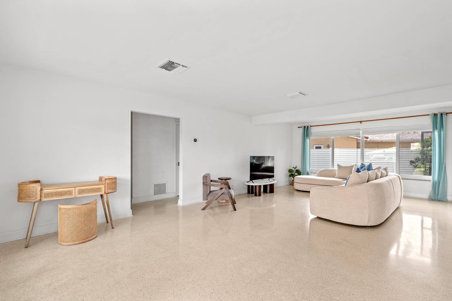 690 SE 5th Court, Pompano Beach, FL 33060 DSC03409