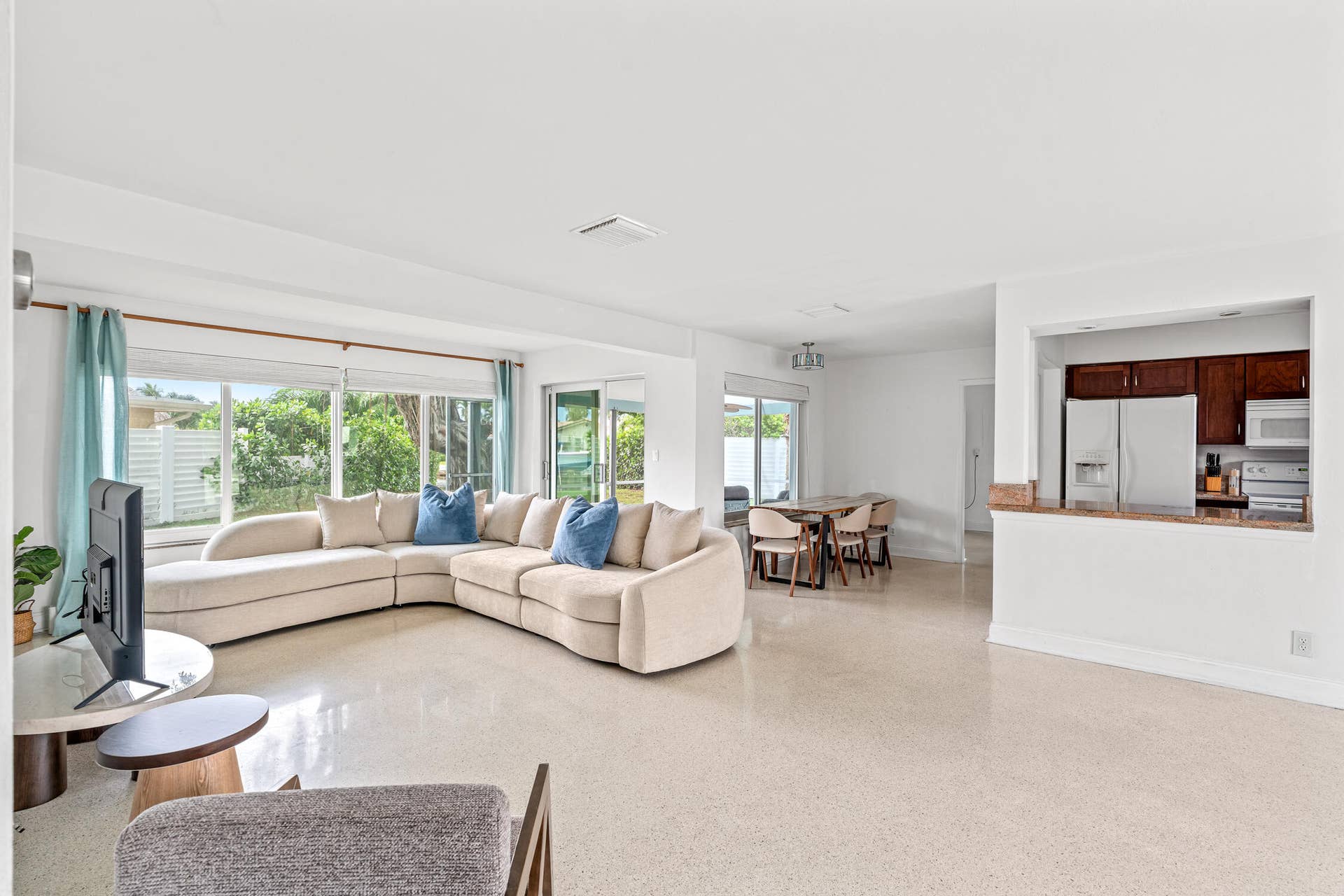 690 SE 5th Court, Pompano Beach, FL 33060 DSC03454