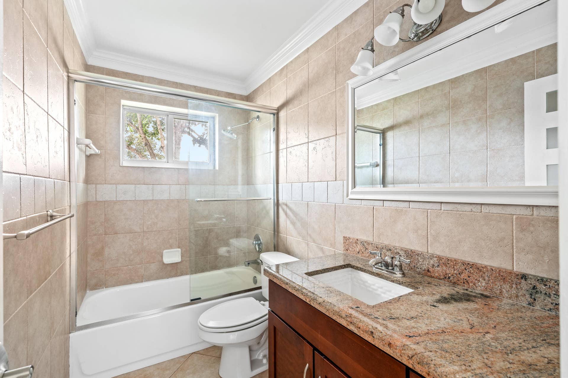 690 SE 5th Court, Pompano Beach, FL 33060 DSC03391