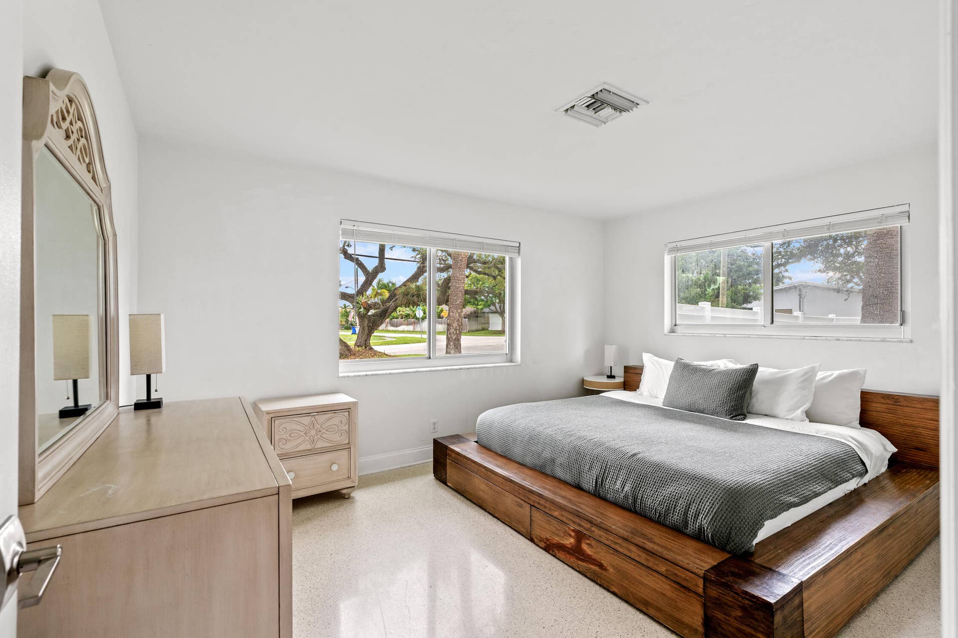 690 SE 5th Court, Pompano Beach, FL 33060 DSC03379