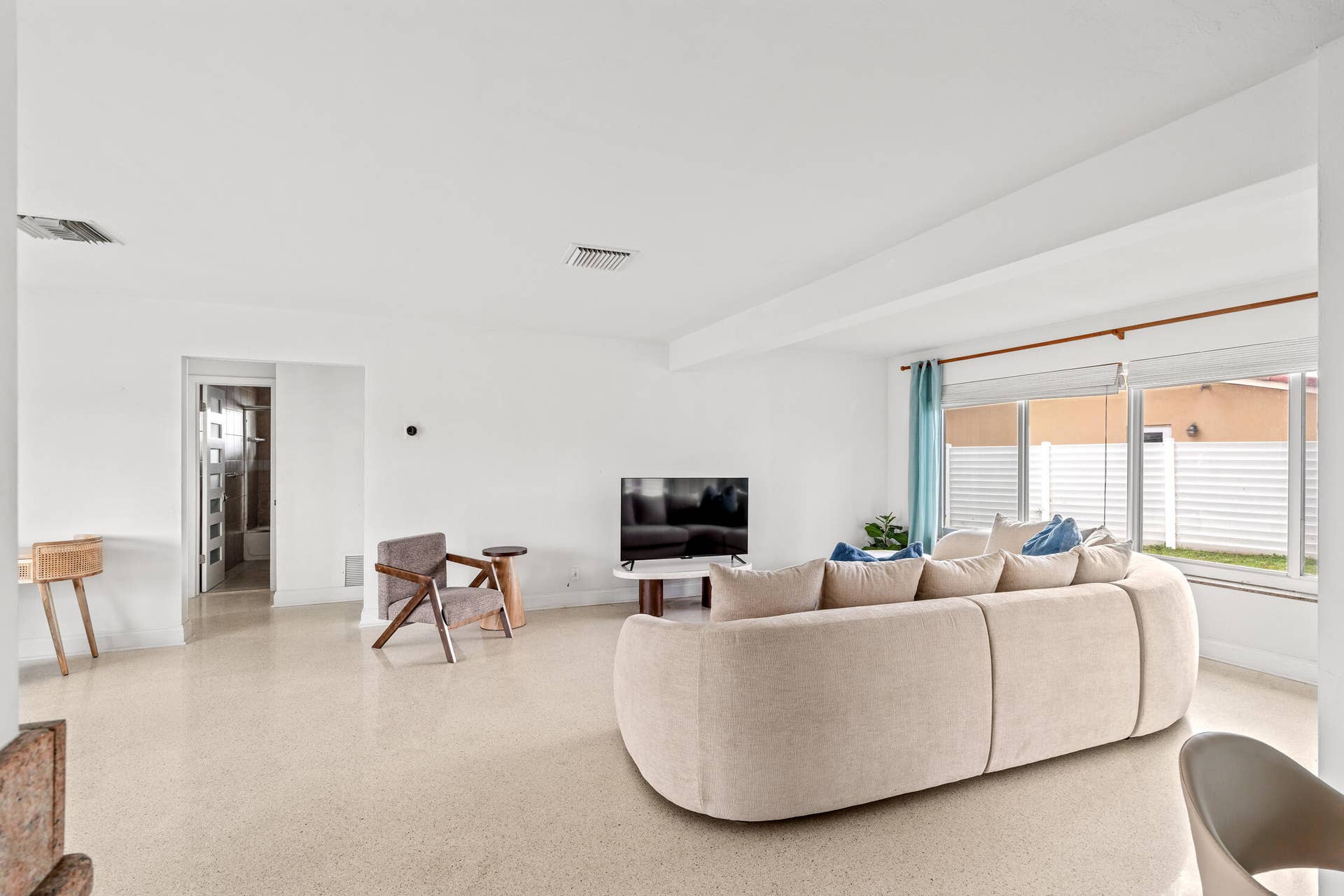690 SE 5th Court, Pompano Beach, FL 33060 DSC03412