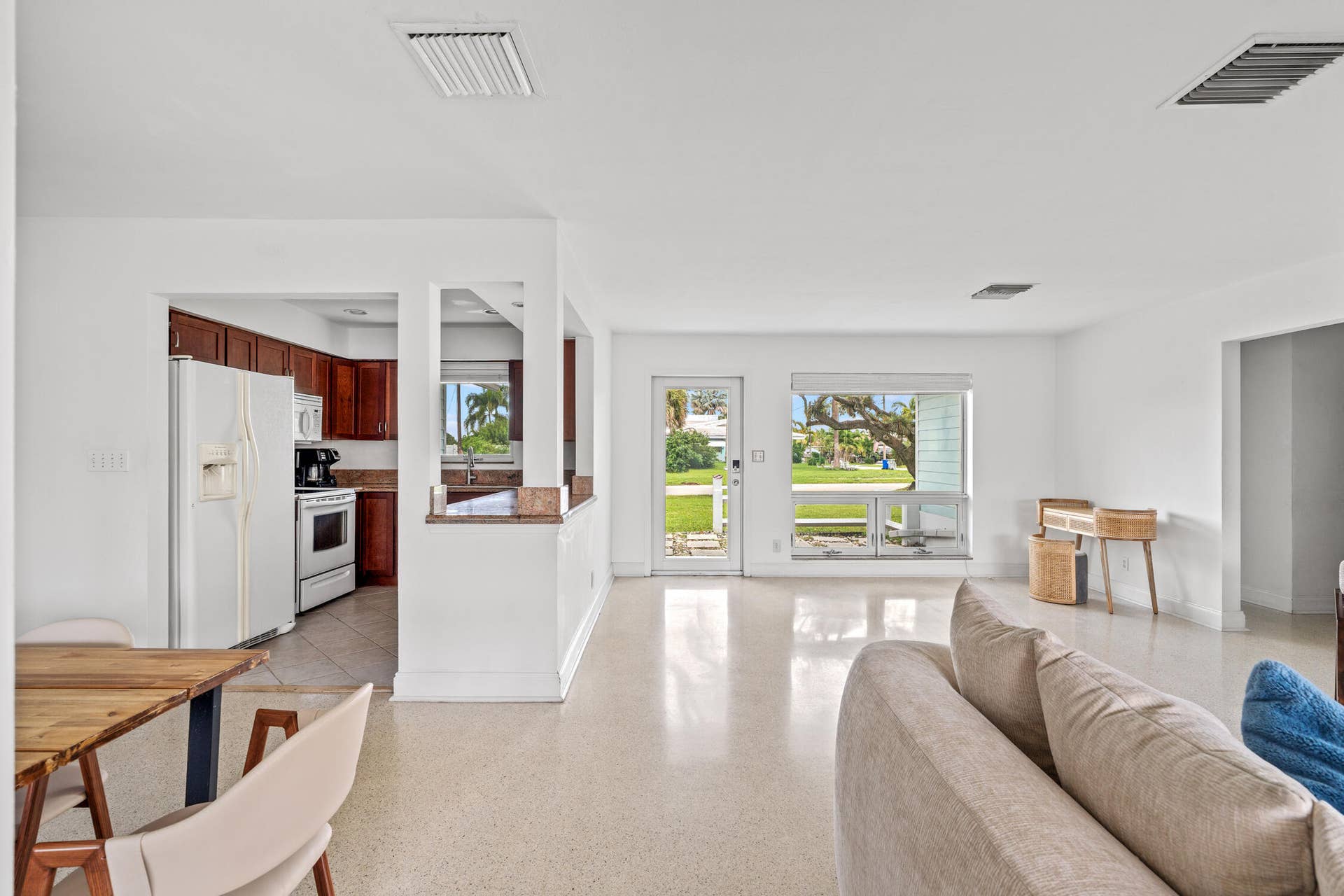 690 SE 5th Court, Pompano Beach, FL 33060 DSC03418