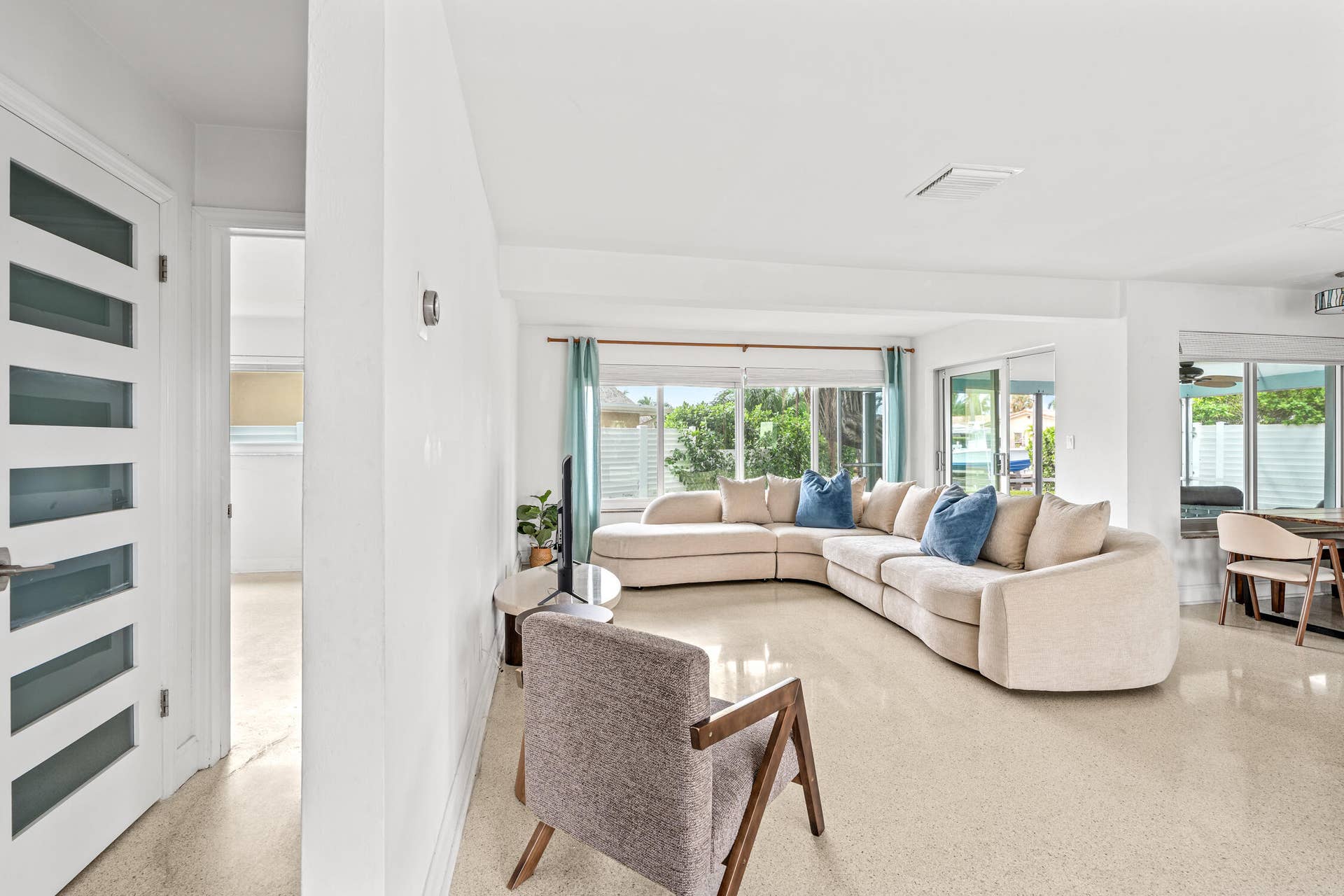 690 SE 5th Court, Pompano Beach, FL 33060 DSC03406