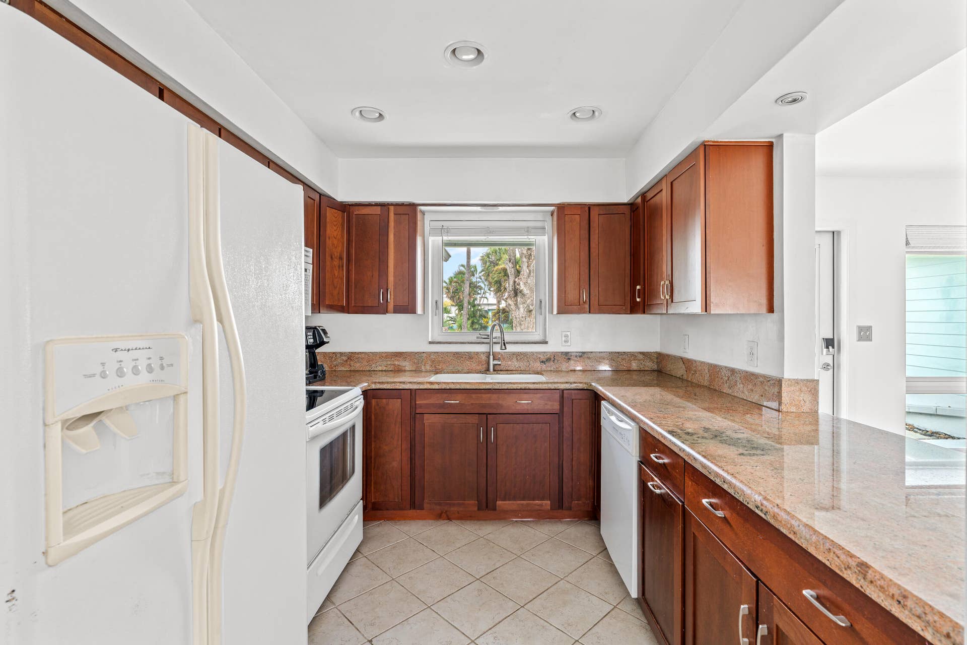690 SE 5th Court, Pompano Beach, FL 33060 DSC03424