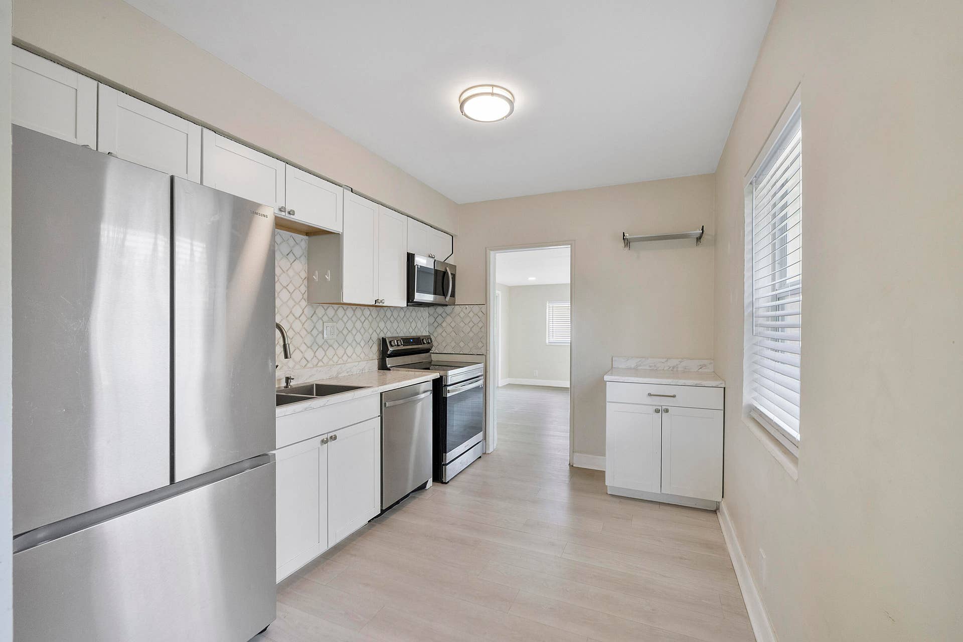 Kitchen w/SS appliances