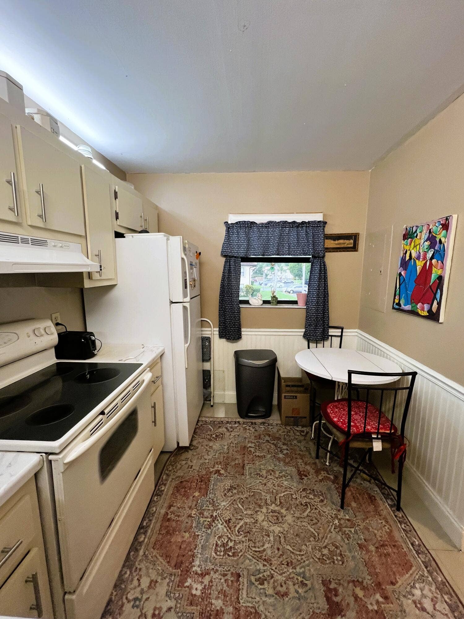 7245 Golf Colony Court, #203, Lake Worth, FL 33467 KITCHEN WITH WINDOW