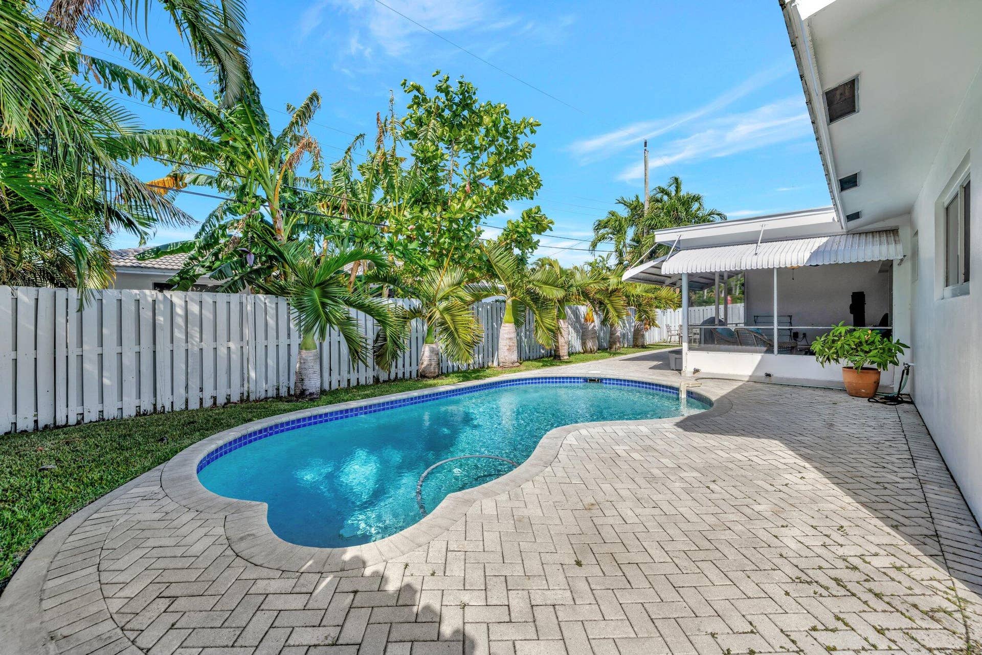 613 NE 25TH Avenue, Pompano Beach, FL 33062 48-web-or-mls-699A3825