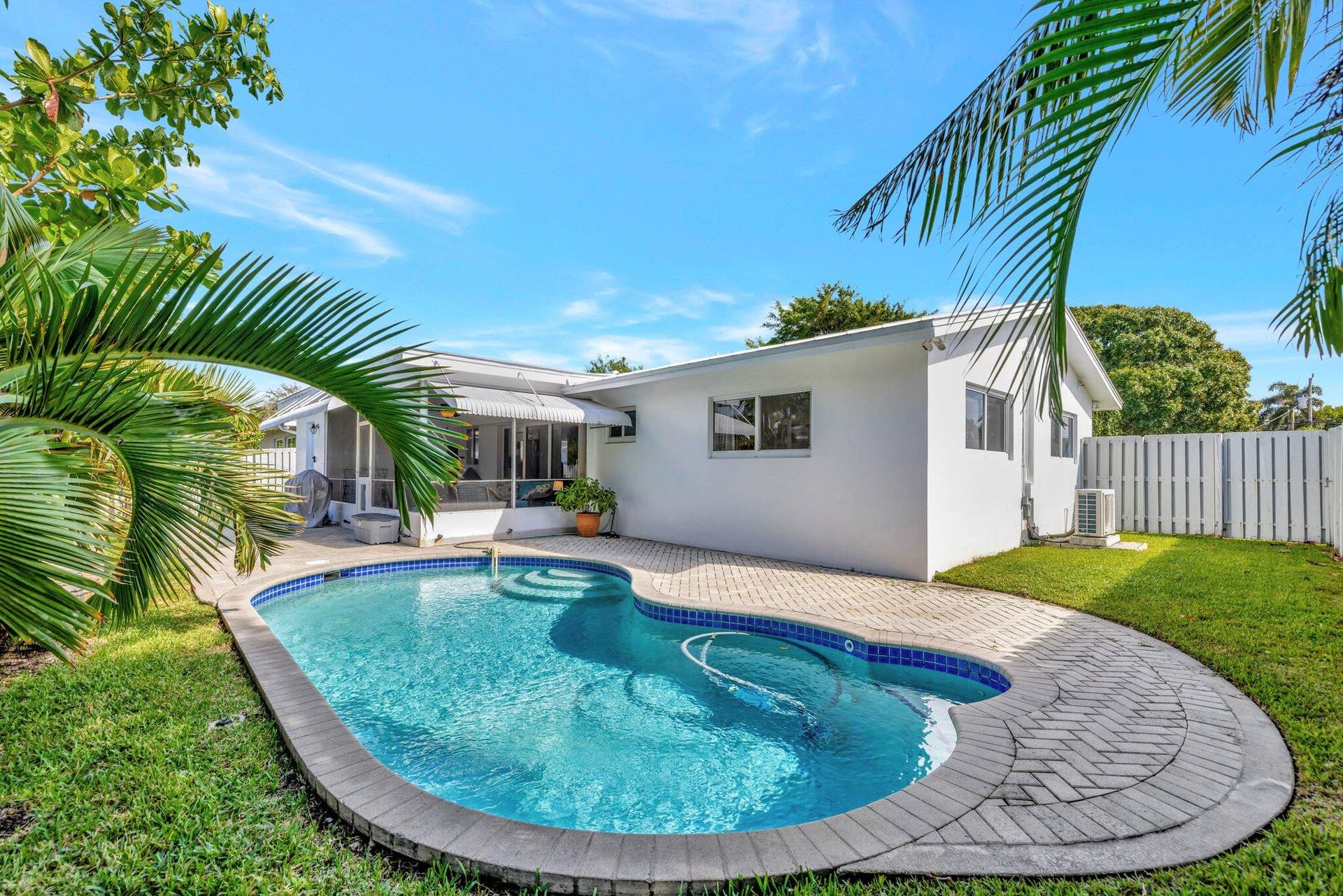613 NE 25TH Avenue, Pompano Beach, FL 33062 49-web-or-mls-699A3830