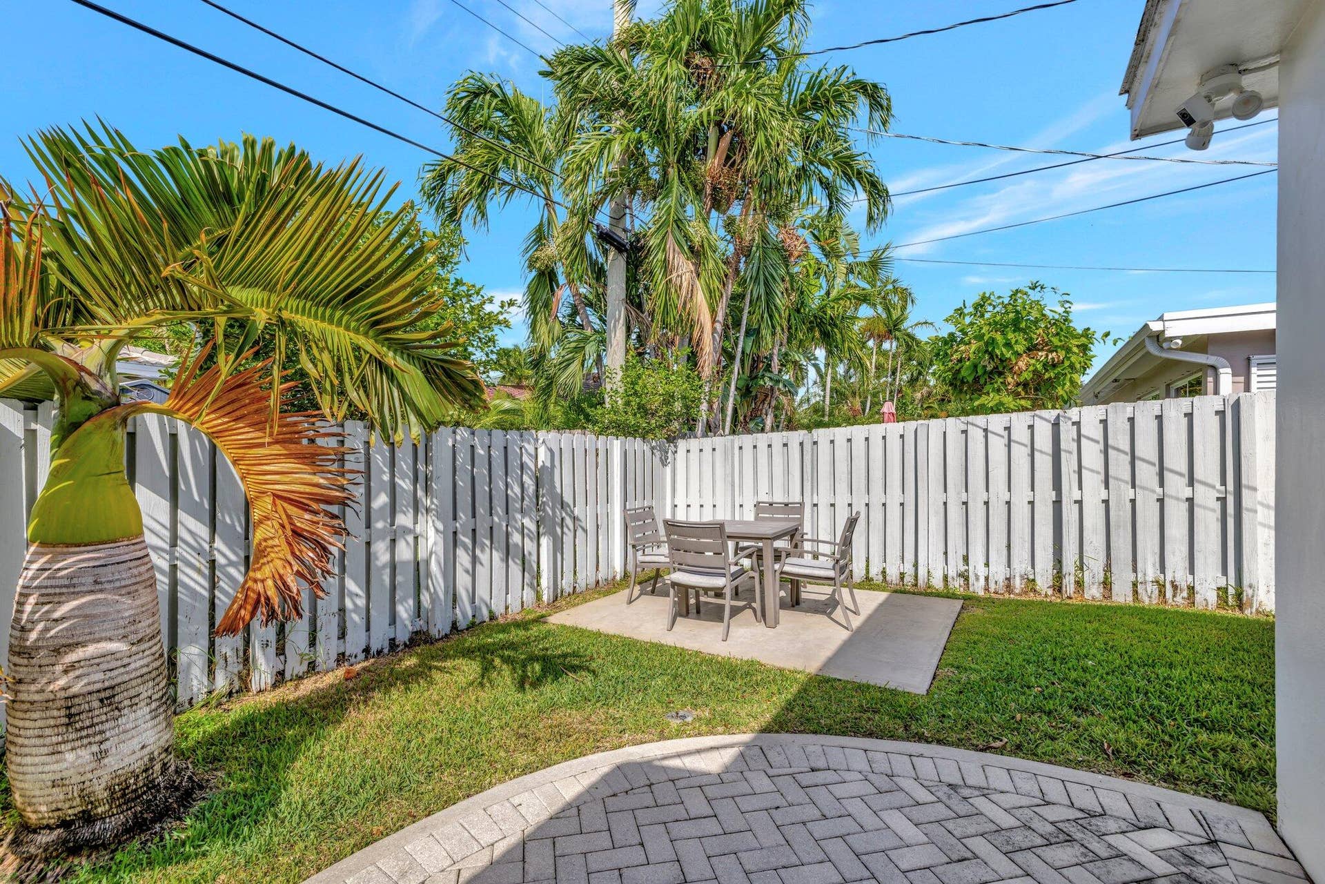 613 NE 25TH Avenue, Pompano Beach, FL 33062 53-web-or-mls-699A3855