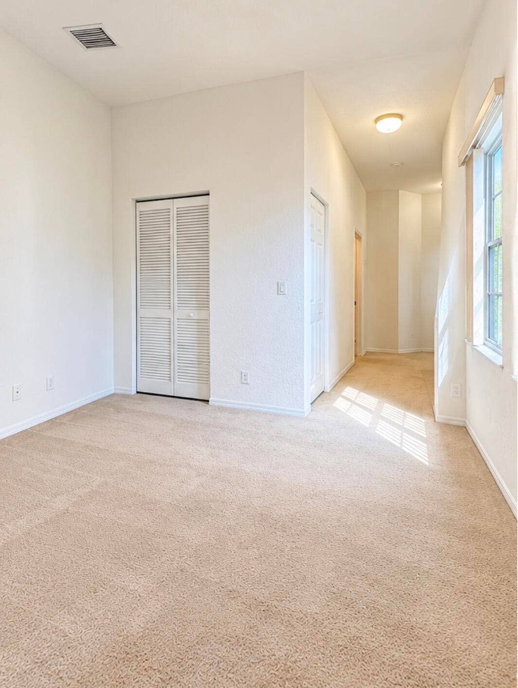 Upsatirs Spacious Flex Space