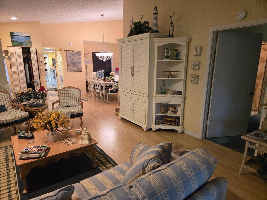 5700 Queen Palm Court, #B, Delray Beach, FL 33484 Living room