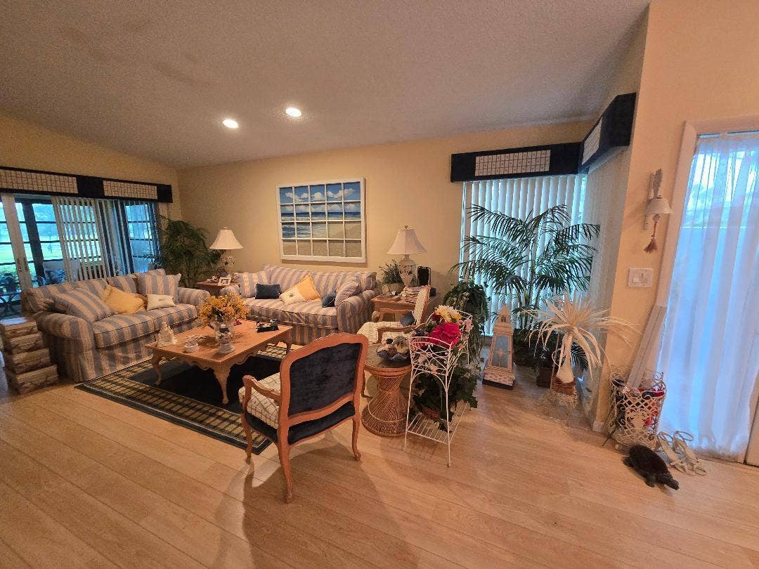 5700 Queen Palm Court, #B, Delray Beach, FL 33484 Living room