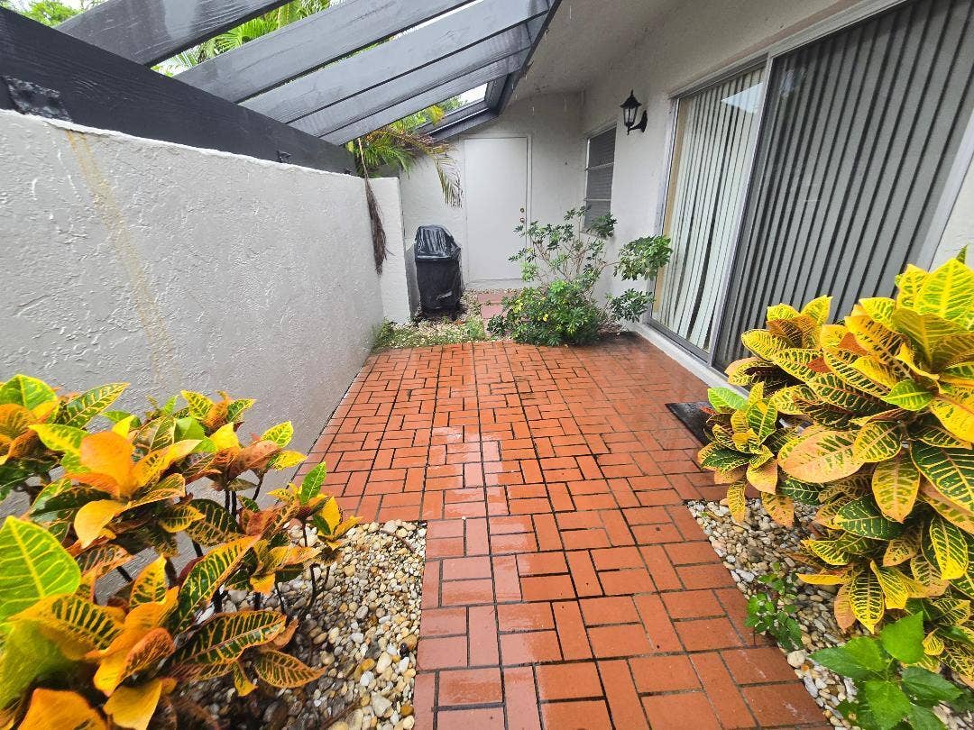 5700 Queen Palm Court, #B, Delray Beach, FL 33484 Front Patio
