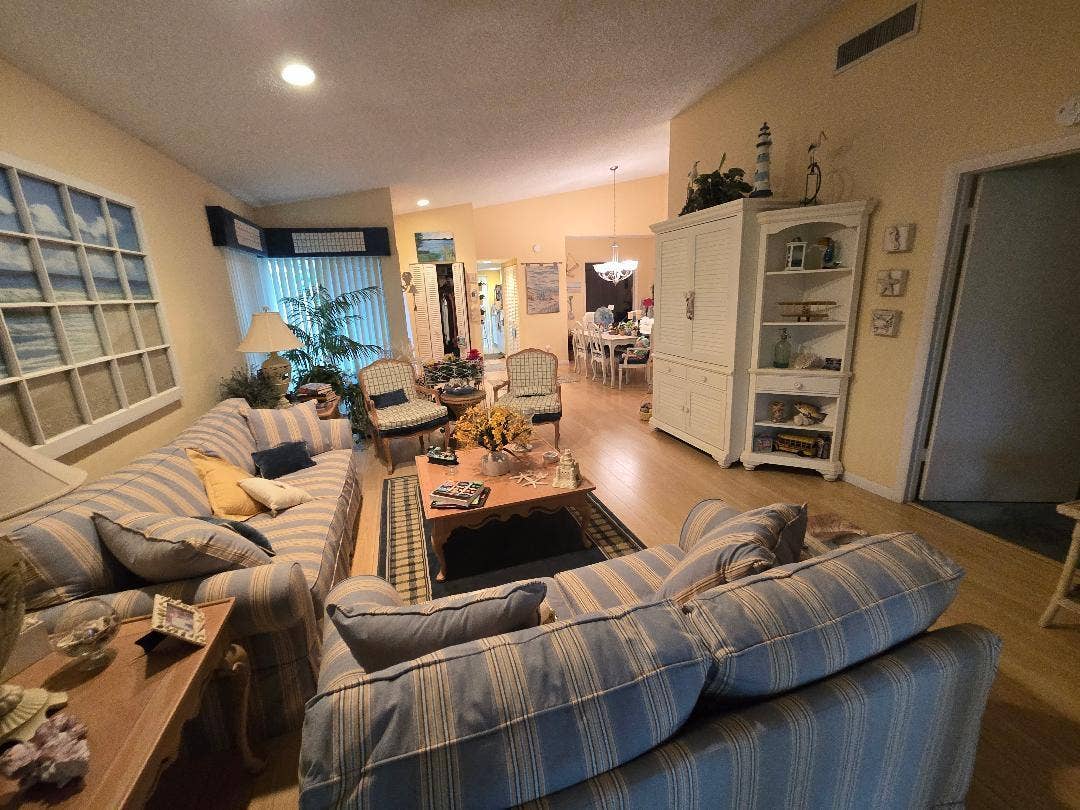 5700 Queen Palm Court, #B, Delray Beach, FL 33484 Living room