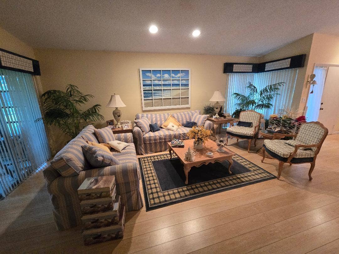 5700 Queen Palm Court, #B, Delray Beach, FL 33484 Living room