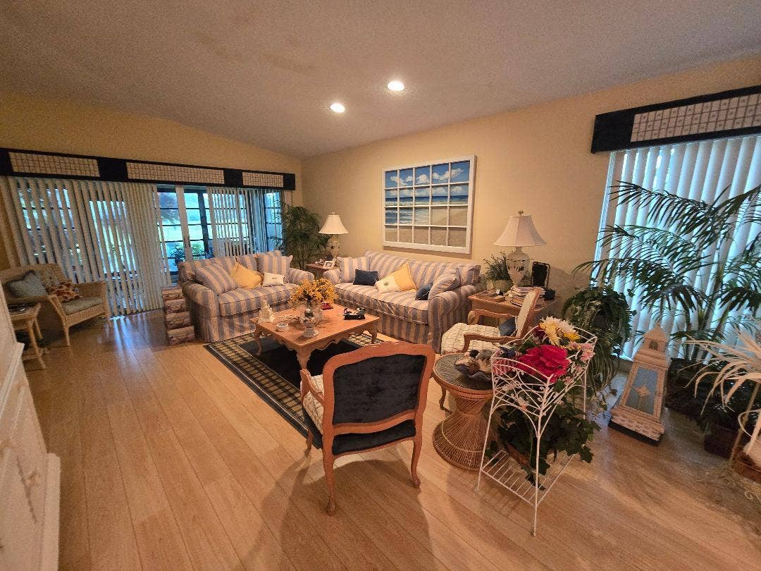 5700 Queen Palm Court, #B, Delray Beach, FL 33484 Living room