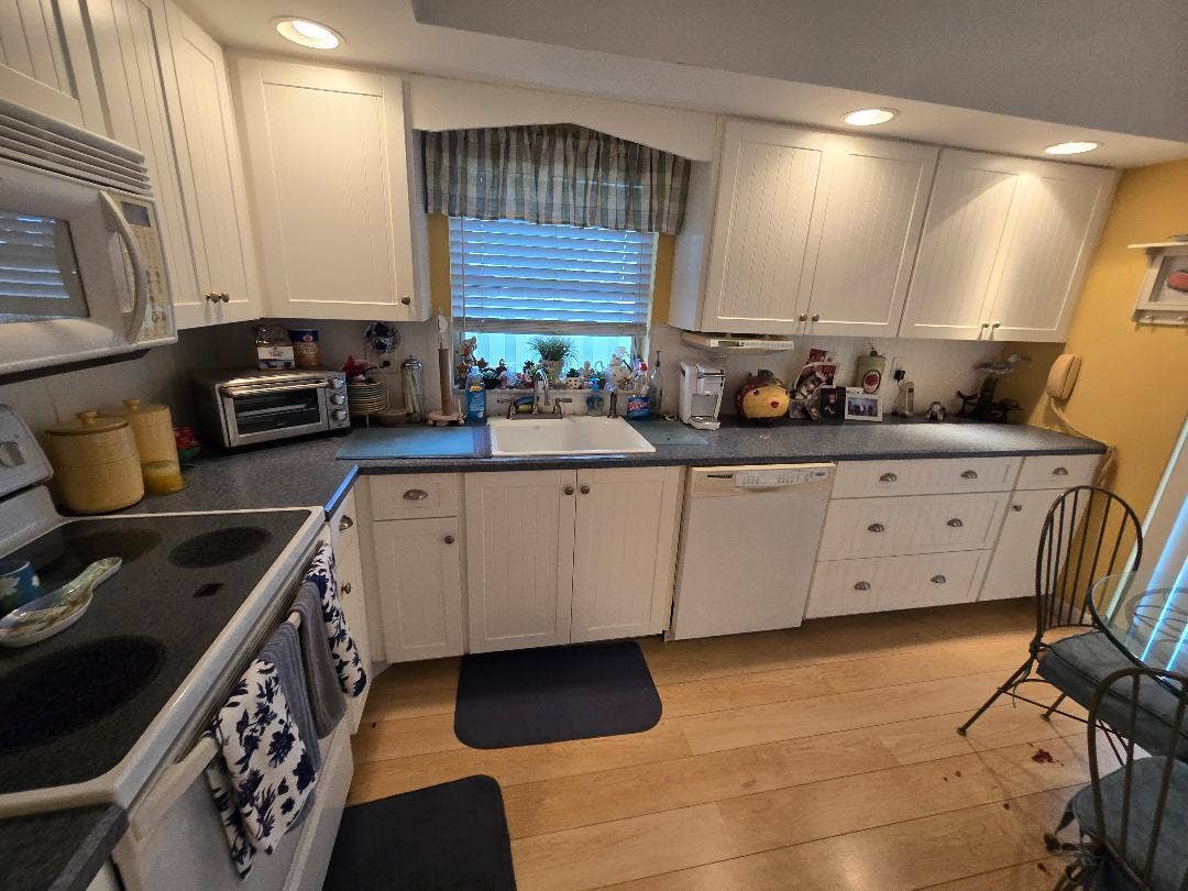 5700 Queen Palm Court, #B, Delray Beach, FL 33484 Kitchen