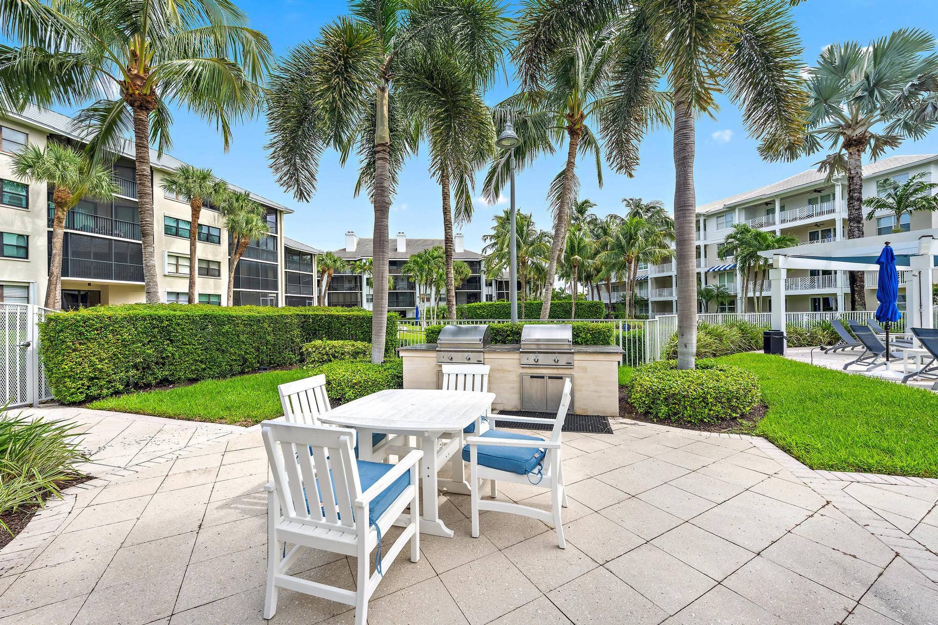 844 Bay Colony Drive S, Juno Beach, FL 33408 Grills