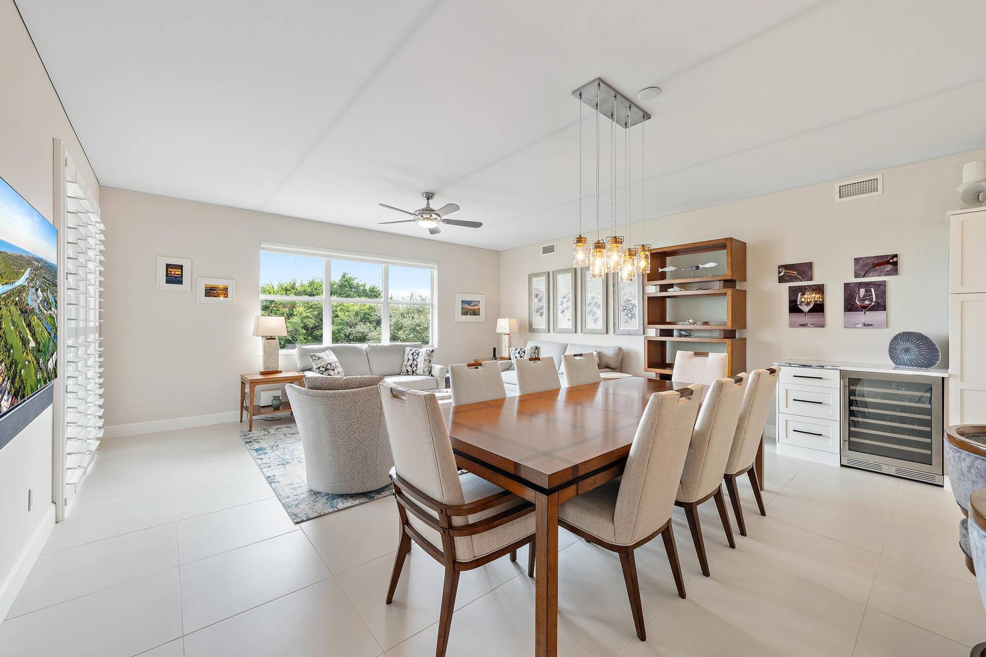 844 Bay Colony Drive S, Juno Beach, FL 33408 Light and bright interiors