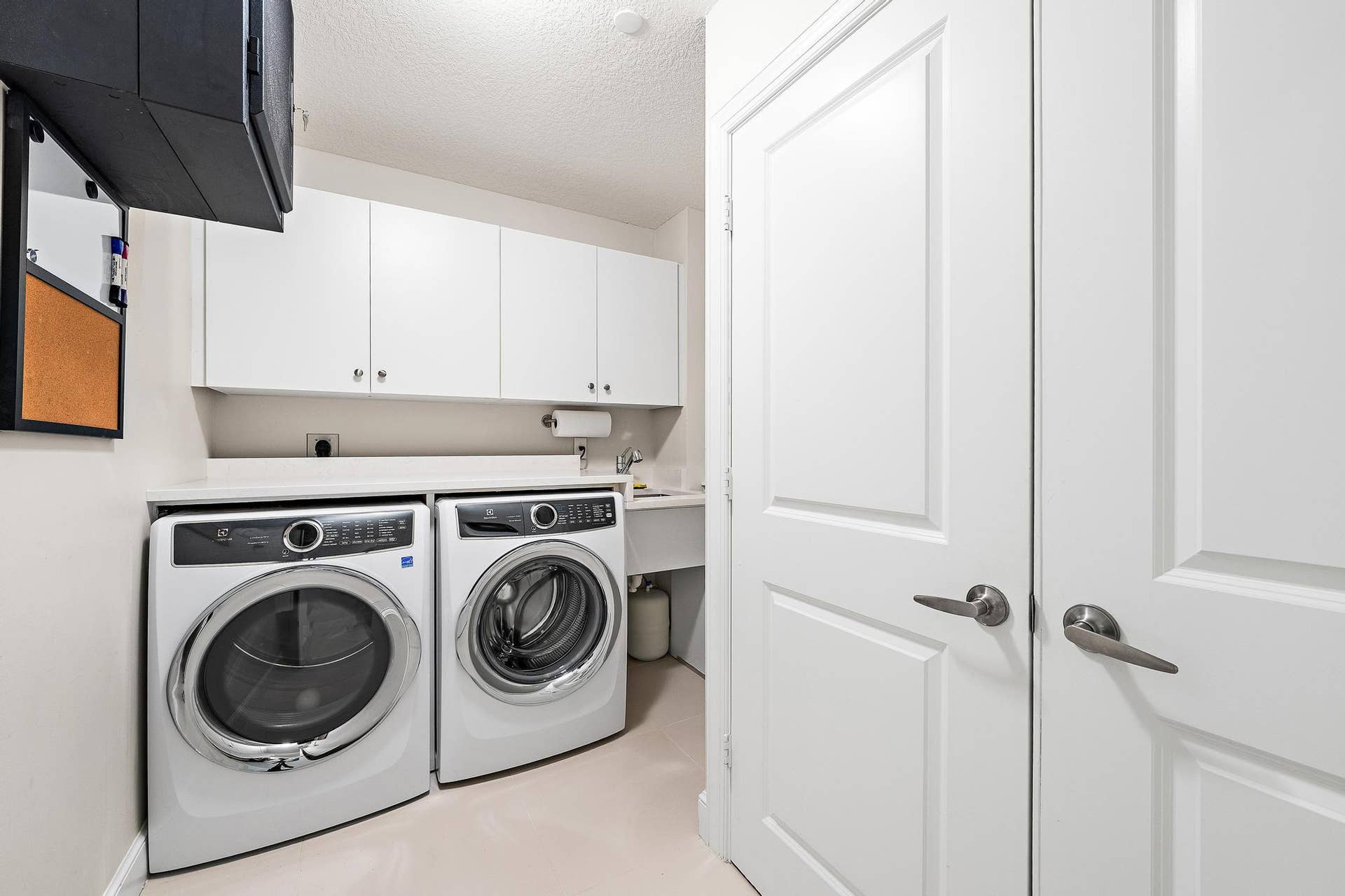 844 Bay Colony Drive S, Juno Beach, FL 33408 Large laundry room with sink