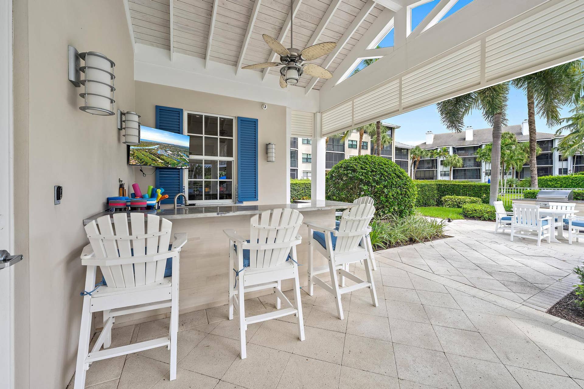 844 Bay Colony Drive S, Juno Beach, FL 33408 Community outside bar