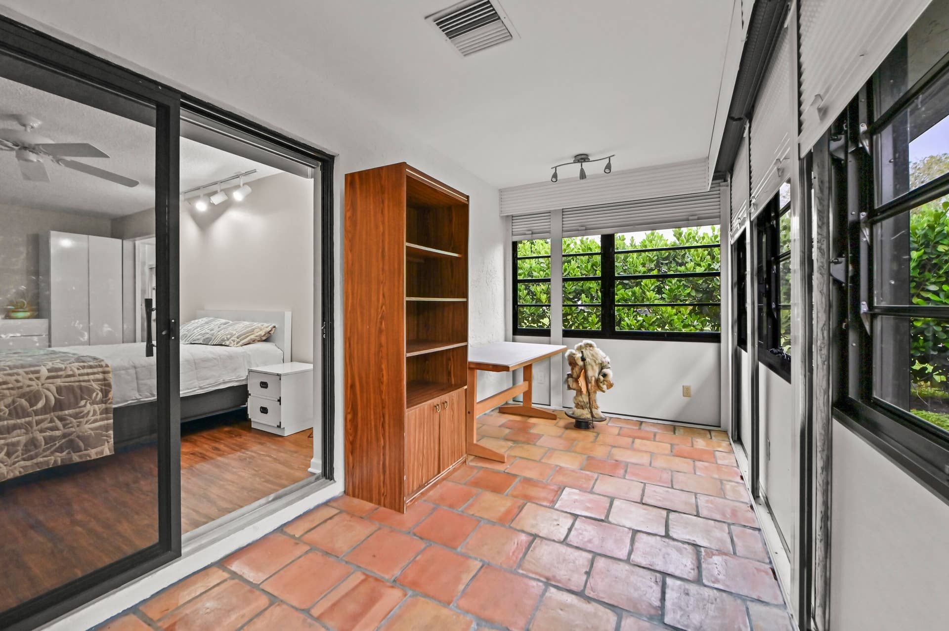 16 Patio 01