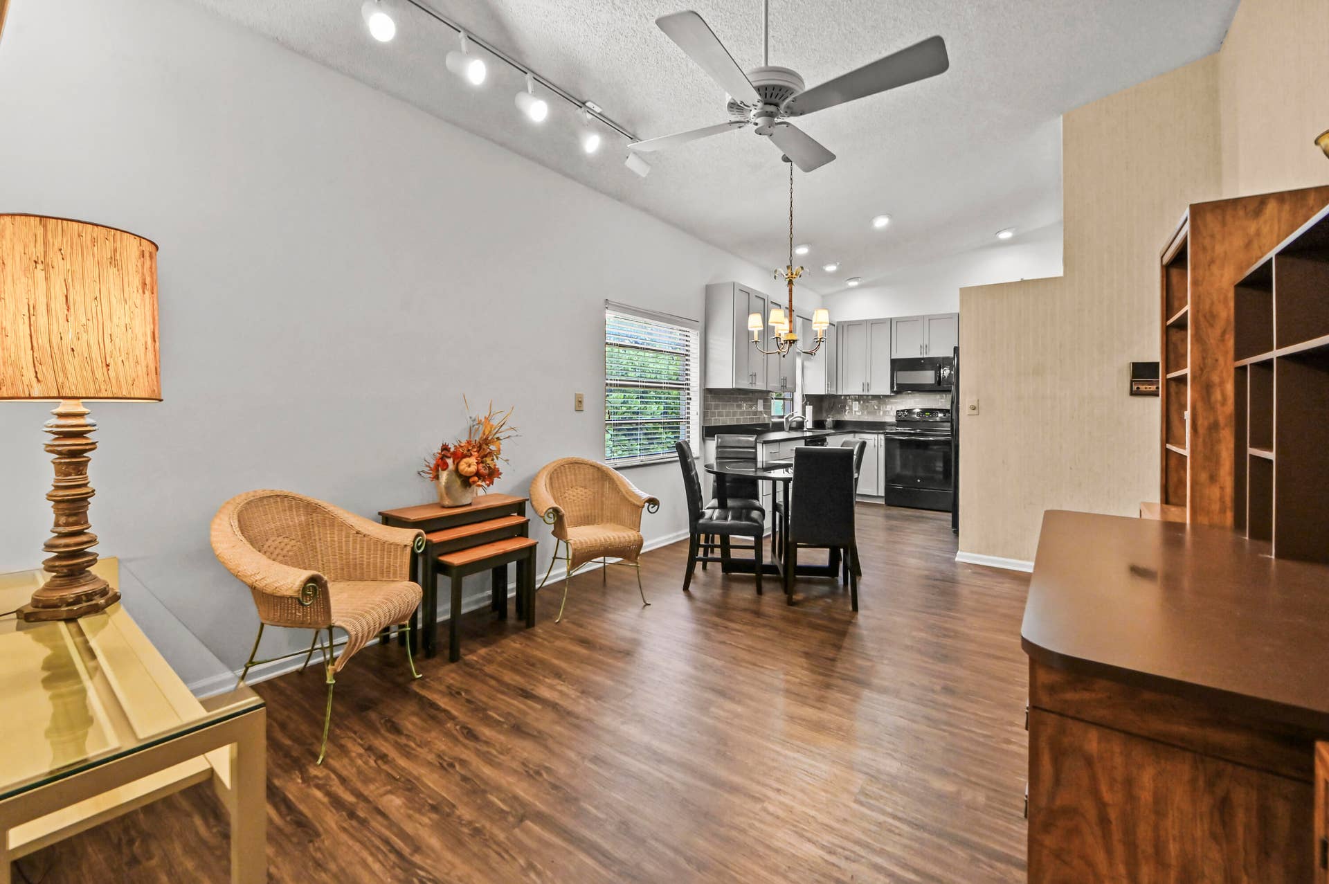 09 Dining room 01