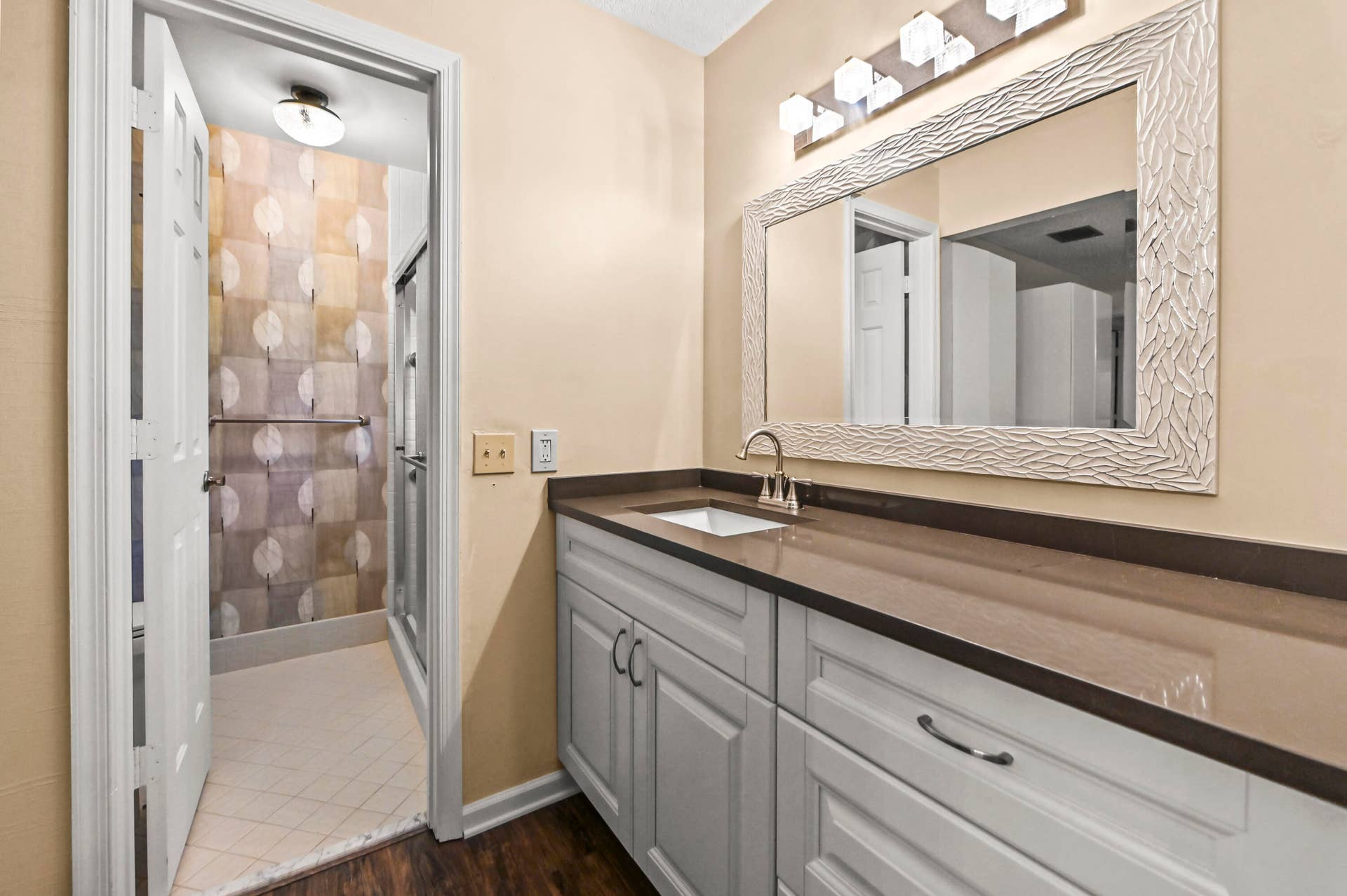 23 Bathroom 01