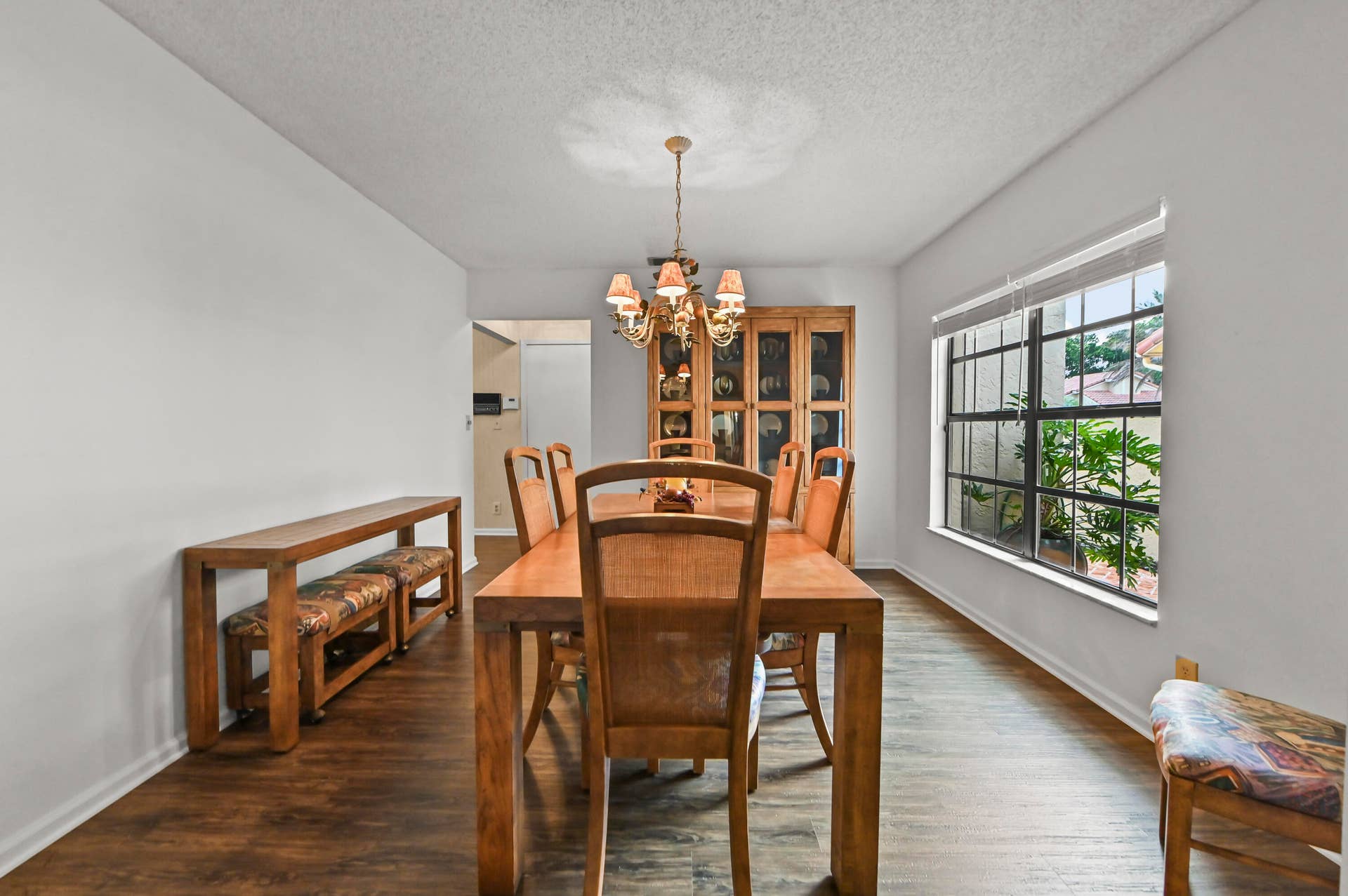 07 Dining room 01
