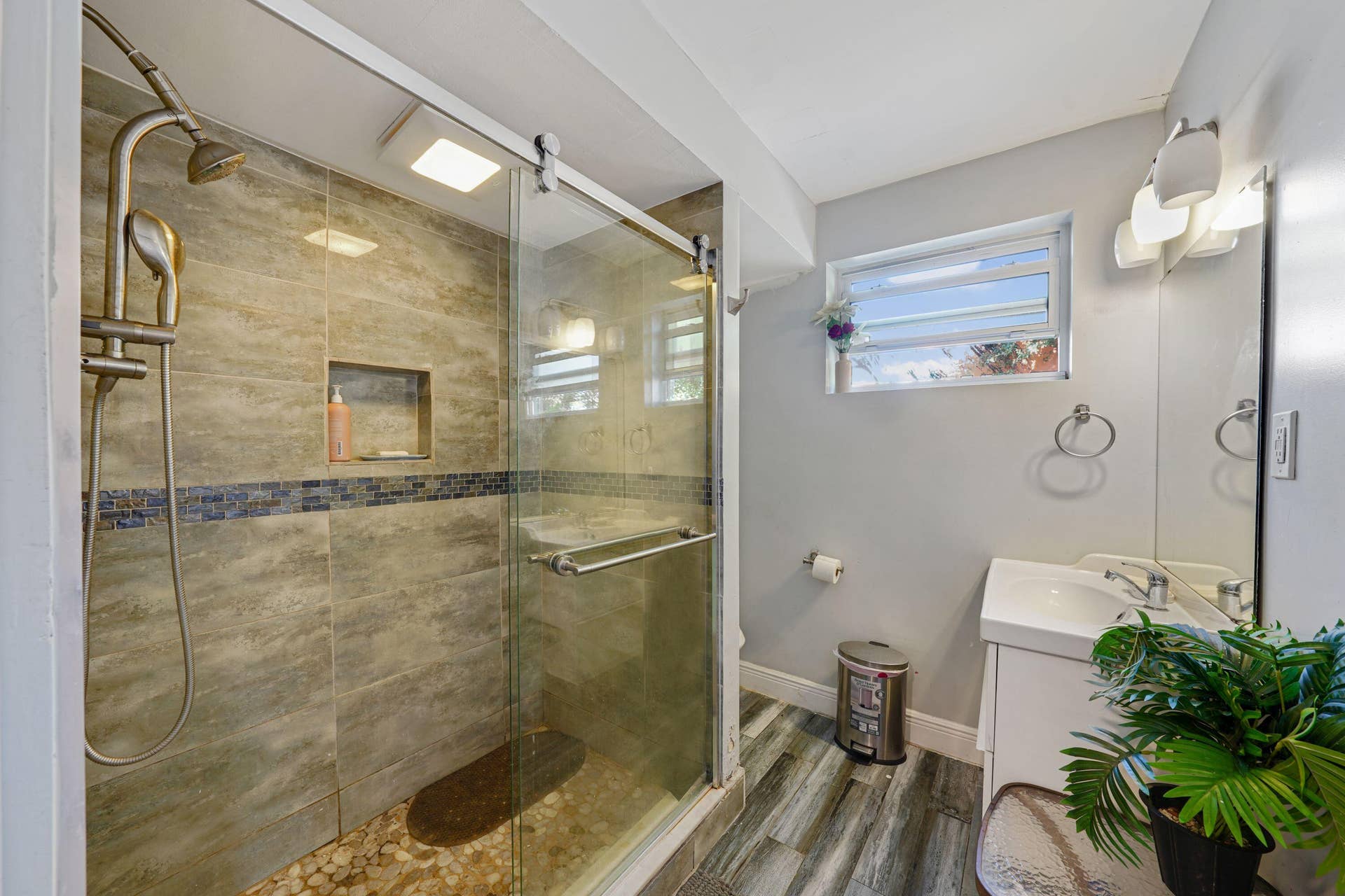 220 NW 42ND Street, Oakland Park, FL 33309 ABC00316
