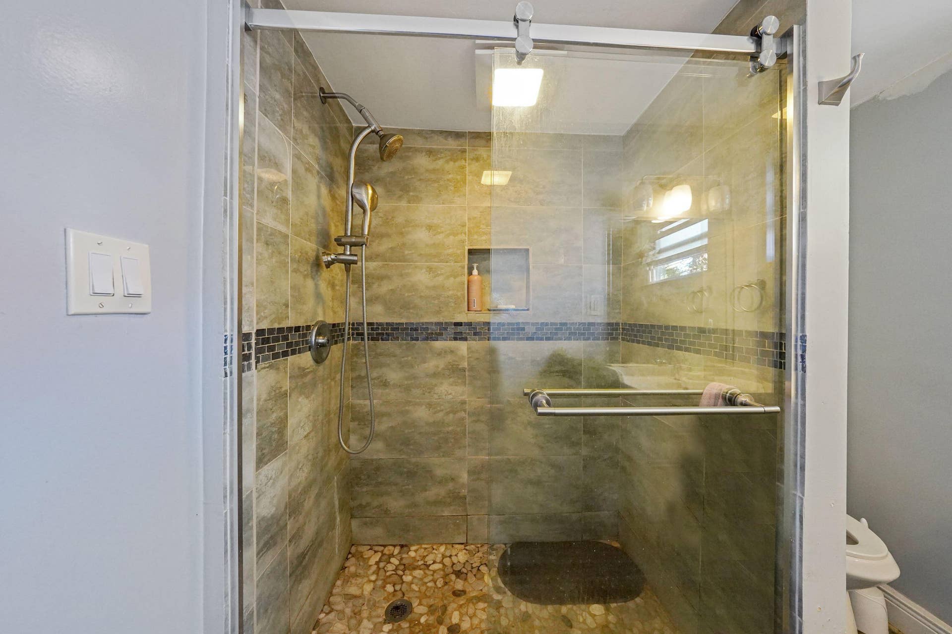220 NW 42ND Street, Oakland Park, FL 33309 ABC00321