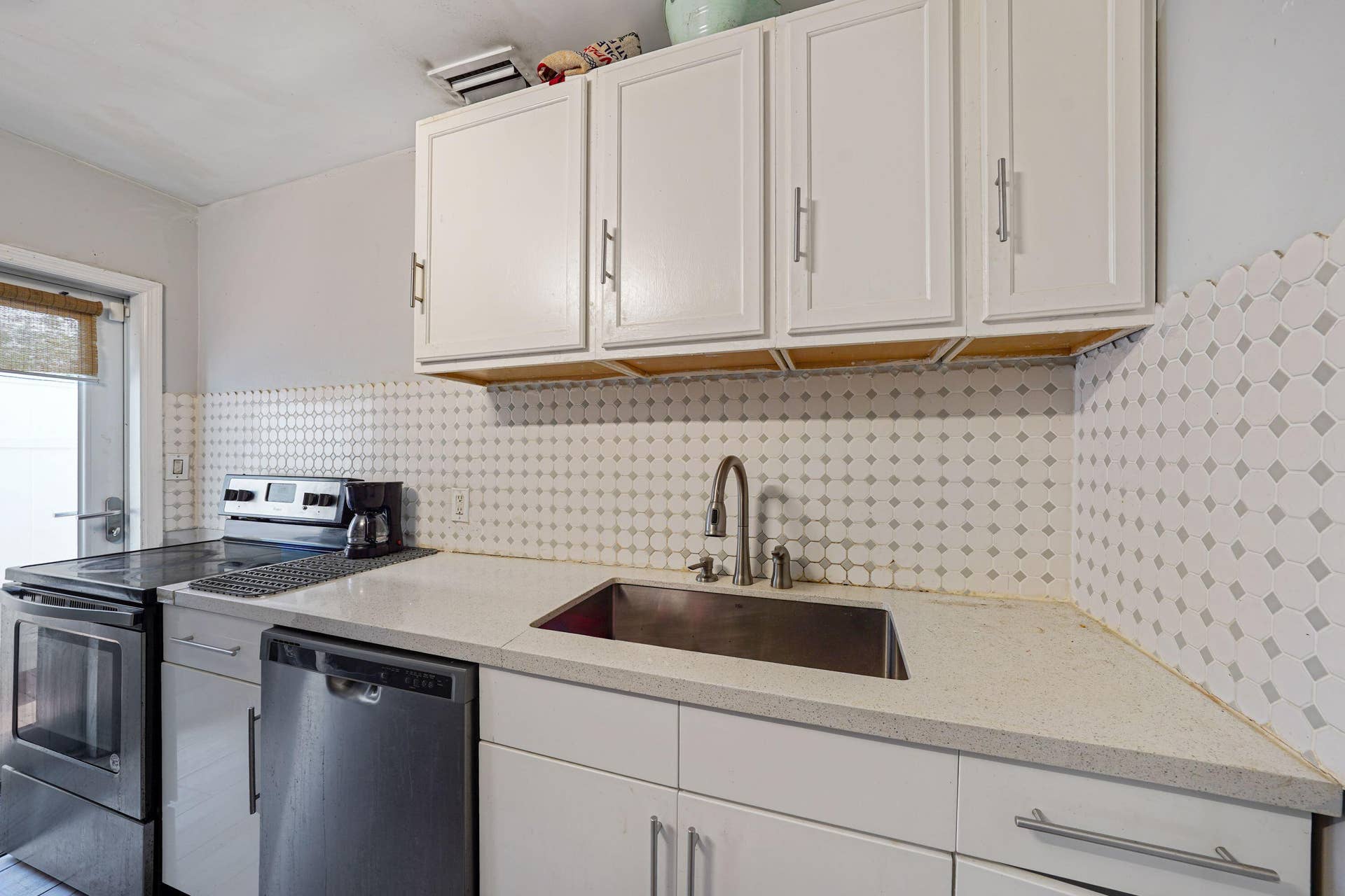 220 NW 42ND Street, Oakland Park, FL 33309 ABC00325