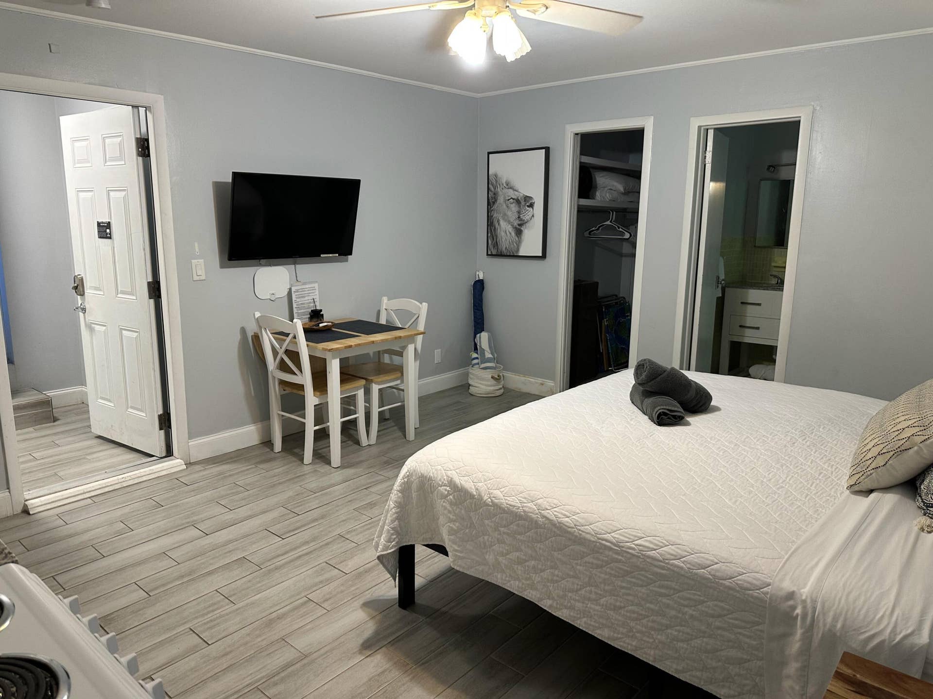 1258 Beach - Unit 9 - 07