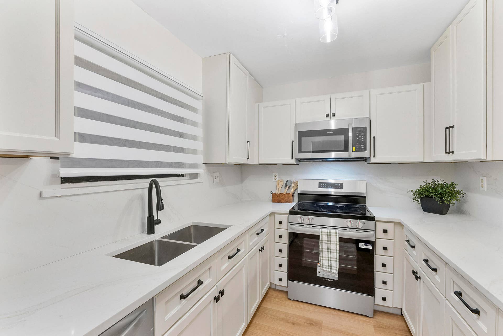 195 DEER CREEK Boulevard, #807, Deerfield Beach, Deerfield Beach, FL 33442 kitchen