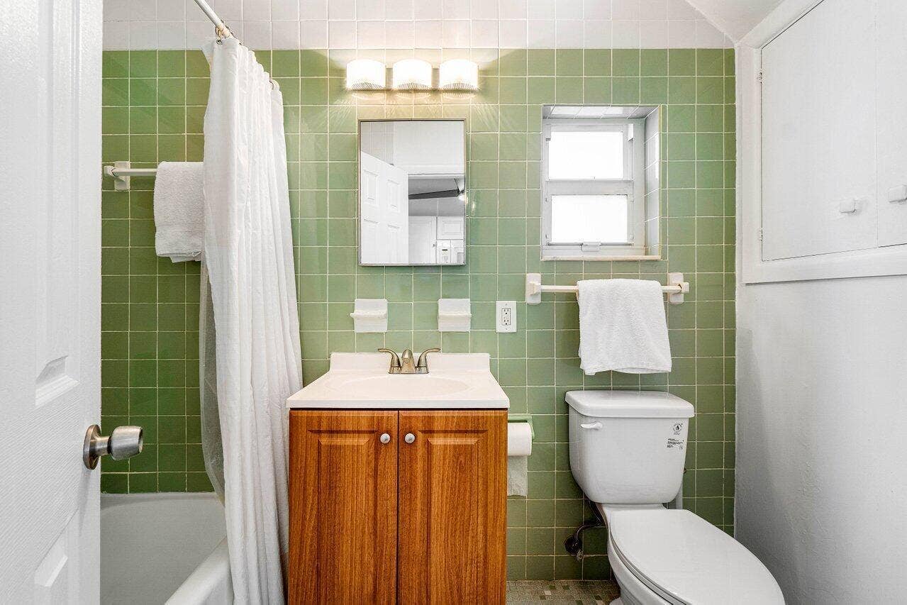 412 NE 7th Avenue, #A, Delray Beach, Delray Beach, FL 33483 Combo Shower Tub