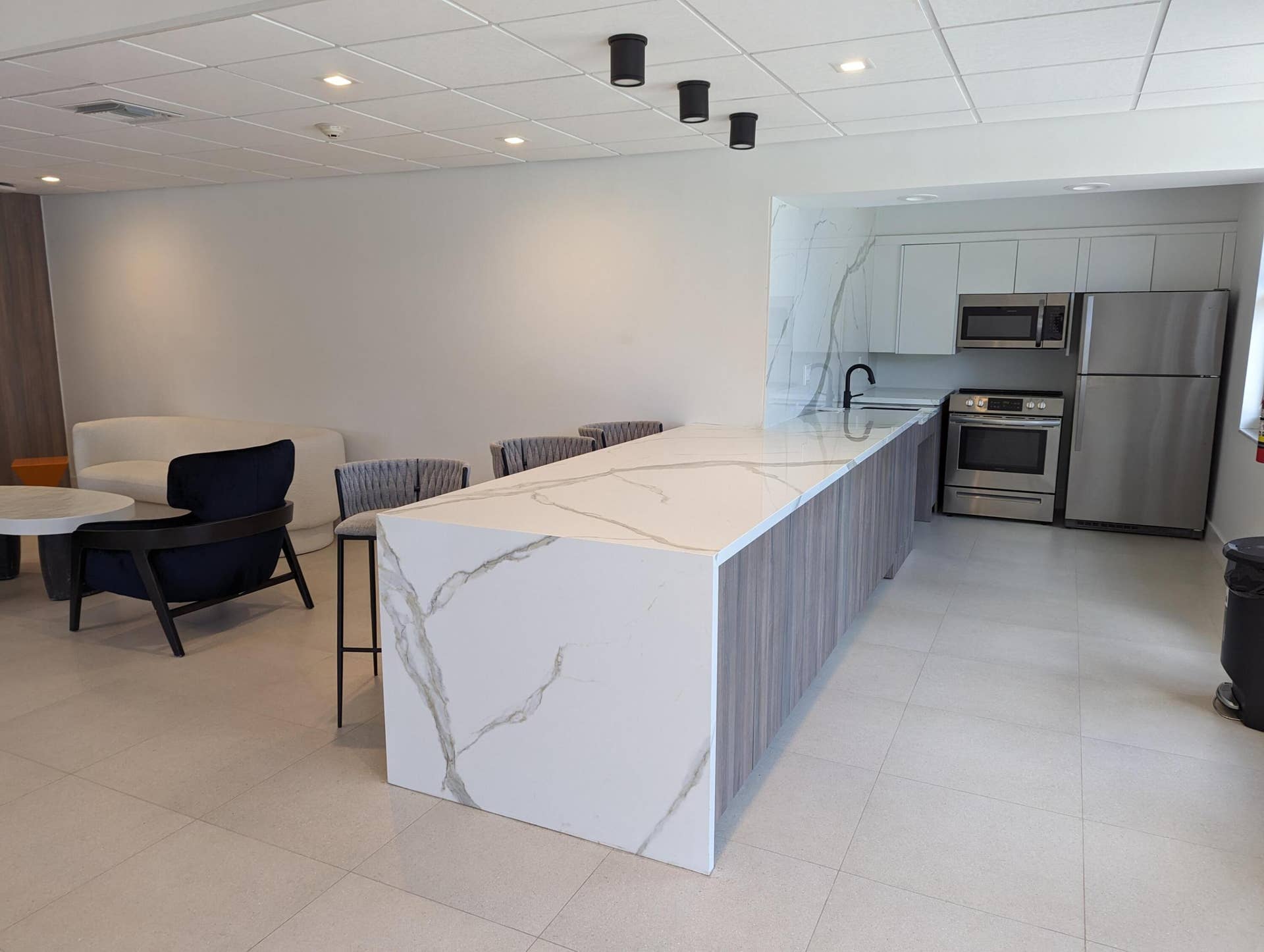 1800 N ANDREWS Avenue, #5B, Fort Lauderdale, Fort Lauderdale, FL 33311 Social room.