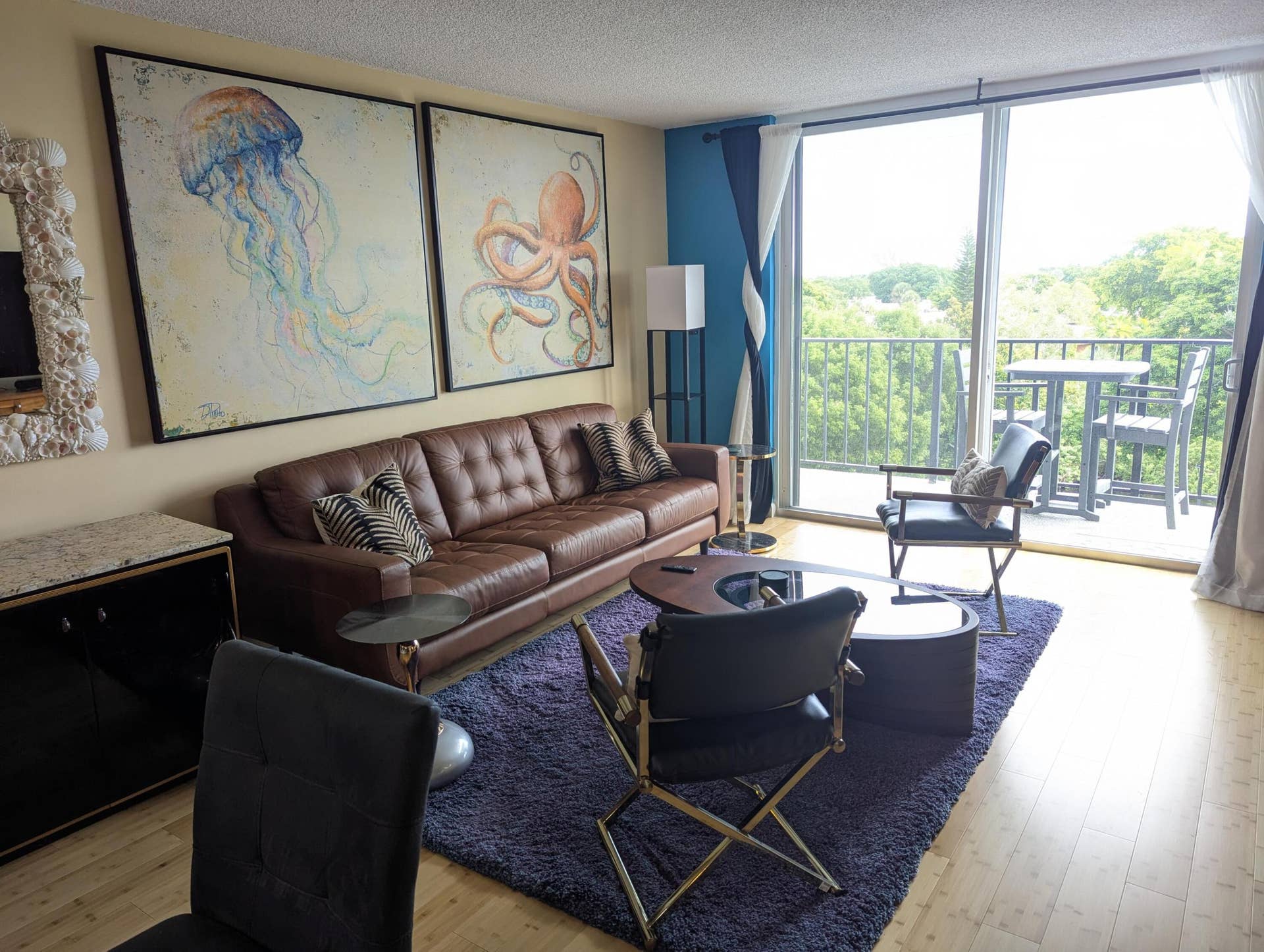 1800 N ANDREWS Avenue, #5B, Fort Lauderdale, Fort Lauderdale, FL 33311 Stylish decor, comfortable leather sofa.